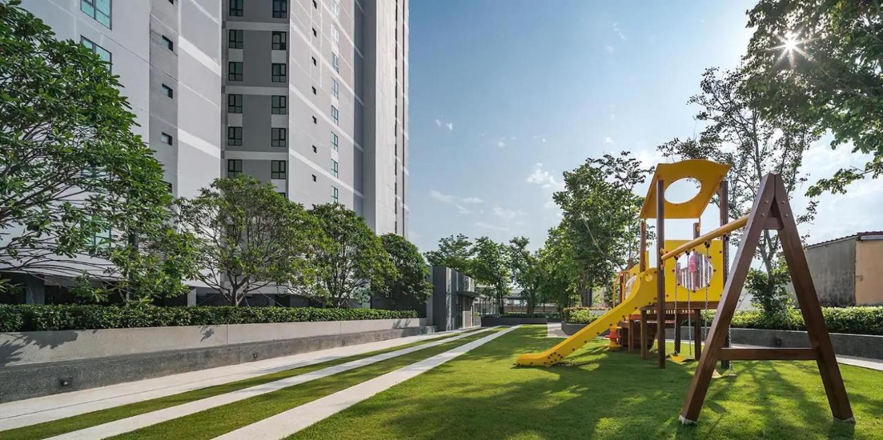 The Base Central Pattaya By Wwc Exterior photo