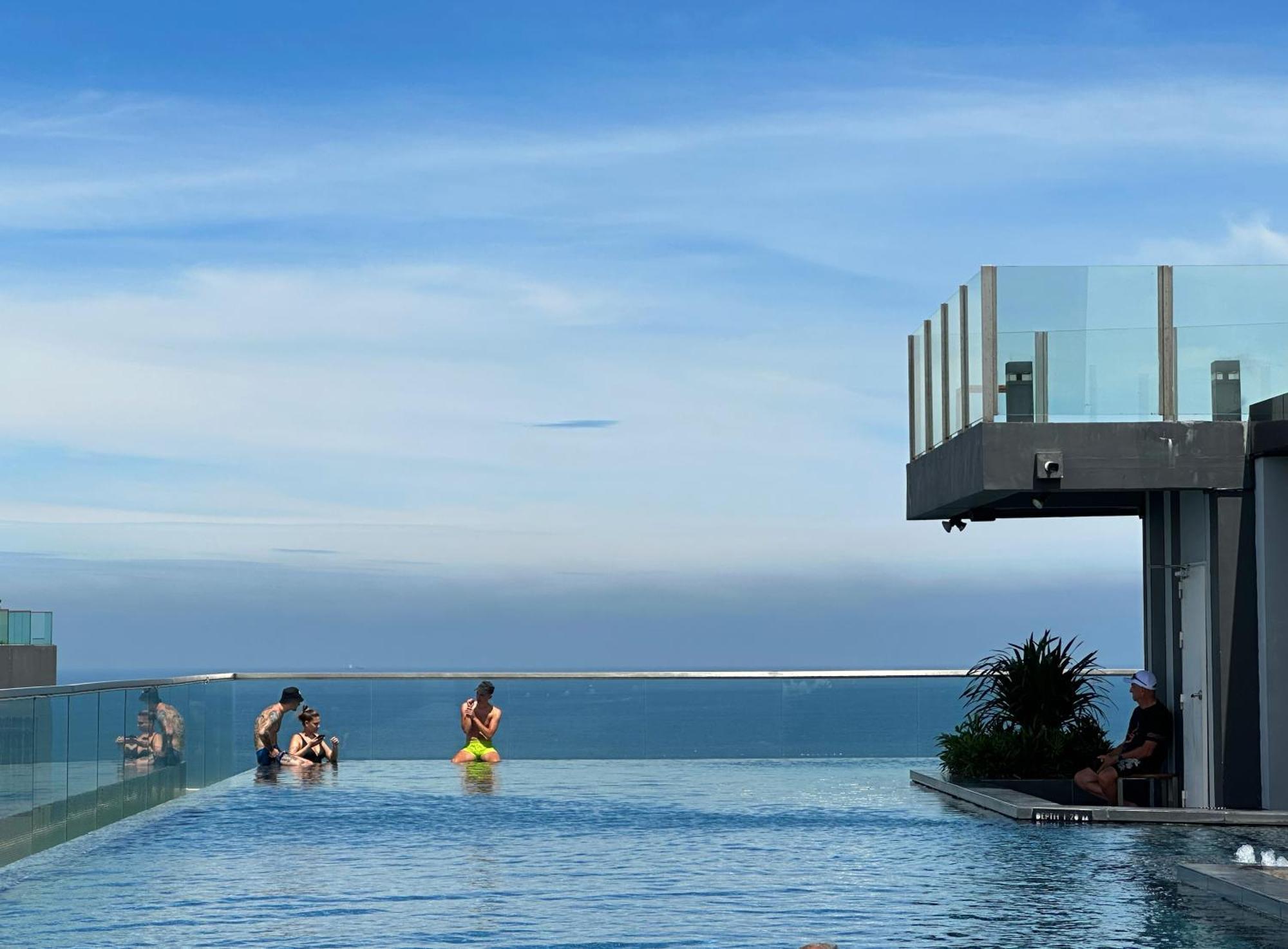 The Base Central Pattaya By Wwc Exterior photo